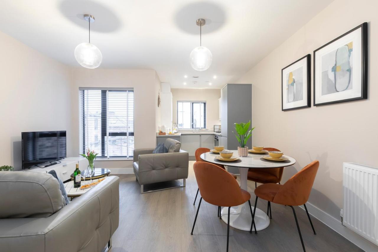 Elliot Oliver - Chic 2 Bedroom Town Centre Apartment Cheltenham Eksteriør billede