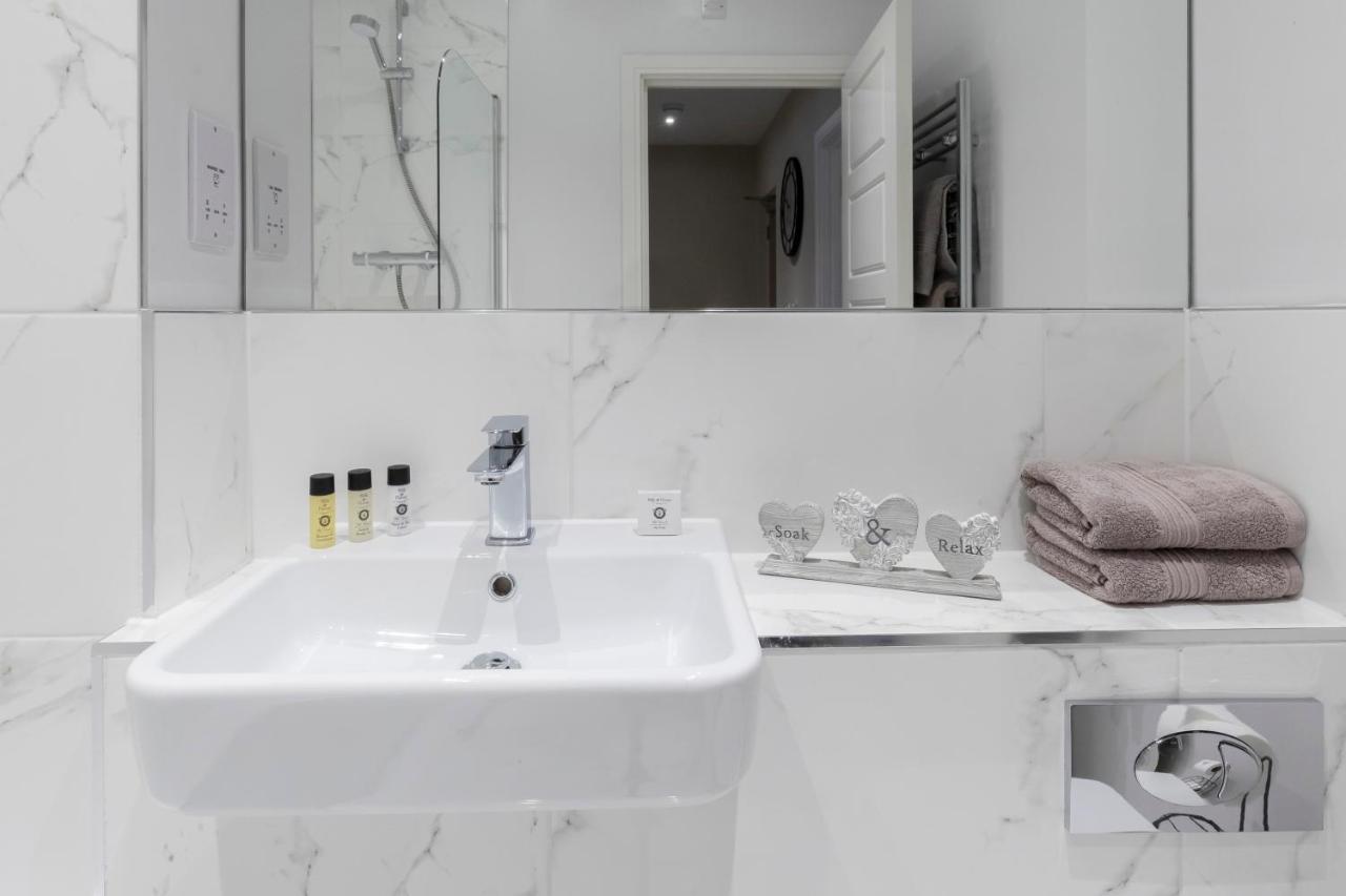 Elliot Oliver - Chic 2 Bedroom Town Centre Apartment Cheltenham Eksteriør billede